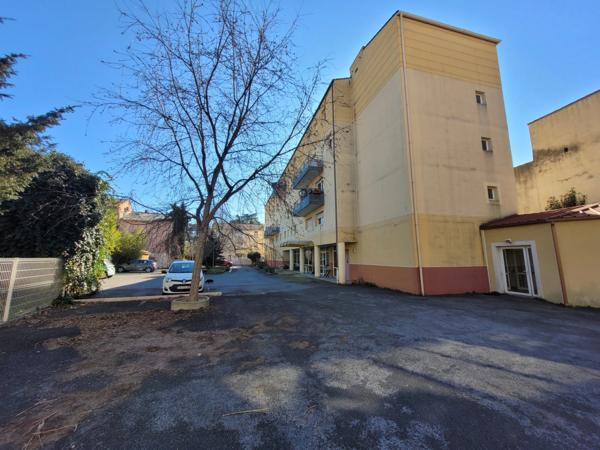 Dpt Gard (30), ALES à vendre idéal investisseur, local professionnel 434m² environ;