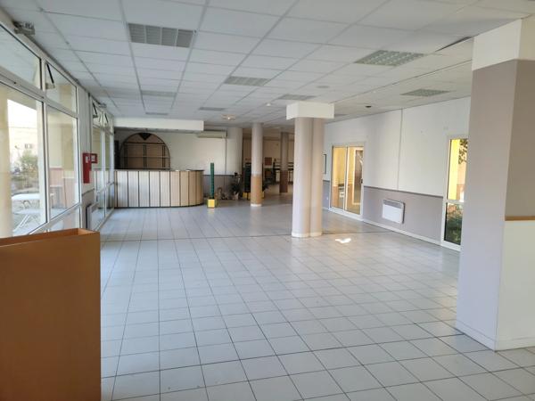 Dpt Gard (30), ALES à vendre idéal investisseur, local professionnel 434m² environ;