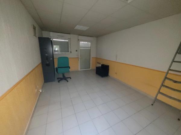 Dpt Gard (30), ALES à vendre idéal investisseur, local professionnel 434m² environ;