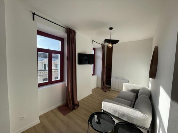 A LOUER : T3 à LILLE • Rue du Sec Arembault - Centre / republique • 1 125 € CC • Réf. G432-5