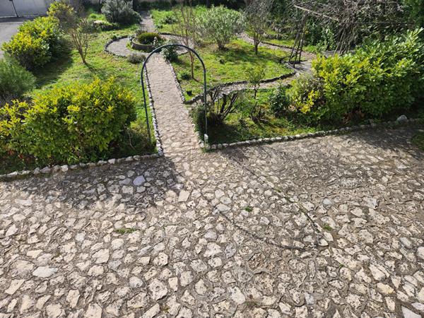 CHATEAUNEUF DE GADAGNE - ENTRE AVIGNON ET ISLE SUR LA SORGUE - MAISON AVEC ANNEXES ET 2 GARAGES SUR 700 M² DE TERRAIN