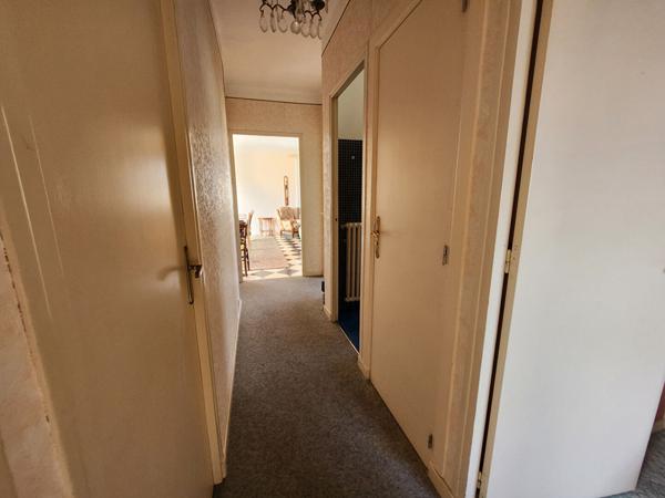 CHATEAUNEUF DE GADAGNE - ENTRE AVIGNON ET ISLE SUR LA SORGUE - MAISON AVEC ANNEXES ET 2 GARAGES SUR 700 M² DE TERRAIN