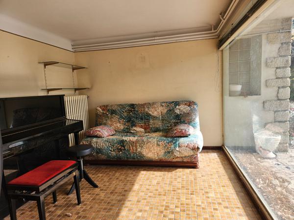 CHATEAUNEUF DE GADAGNE - ENTRE AVIGNON ET ISLE SUR LA SORGUE - MAISON AVEC ANNEXES ET 2 GARAGES SUR 700 M² DE TERRAIN