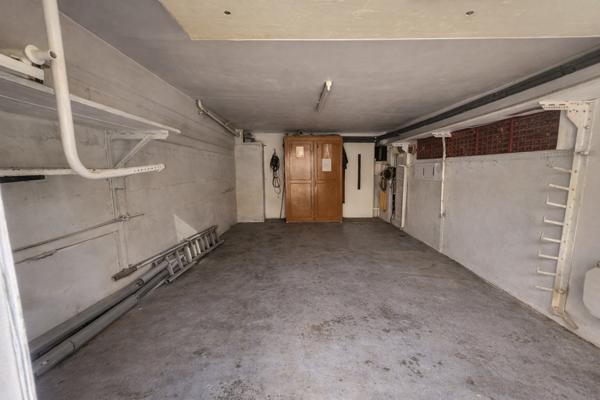 CHATEAUNEUF DE GADAGNE - ENTRE AVIGNON ET ISLE SUR LA SORGUE - MAISON AVEC ANNEXES ET 2 GARAGES SUR 700 M² DE TERRAIN