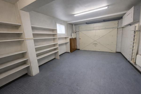 CHATEAUNEUF DE GADAGNE - ENTRE AVIGNON ET ISLE SUR LA SORGUE - MAISON AVEC ANNEXES ET 2 GARAGES SUR 700 M² DE TERRAIN