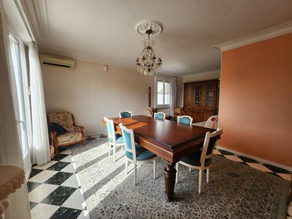 CHATEAUNEUF DE GADAGNE - ENTRE AVIGNON ET ISLE SUR LA SORGUE - MAISON AVEC ANNEXES ET 2 GARAGES SUR 700 M² DE TERRAIN