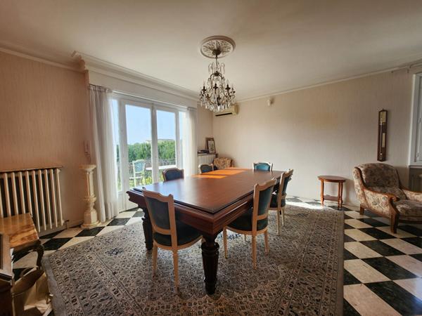 CHATEAUNEUF DE GADAGNE - ENTRE AVIGNON ET ISLE SUR LA SORGUE - MAISON AVEC ANNEXES ET 2 GARAGES SUR 700 M² DE TERRAIN