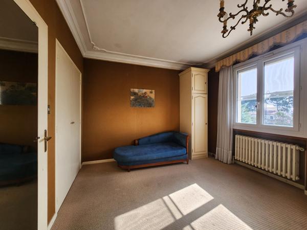 CHATEAUNEUF DE GADAGNE - ENTRE AVIGNON ET ISLE SUR LA SORGUE - MAISON AVEC ANNEXES ET 2 GARAGES SUR 700 M² DE TERRAIN