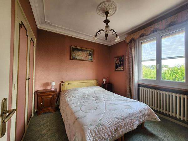 CHATEAUNEUF DE GADAGNE - ENTRE AVIGNON ET ISLE SUR LA SORGUE - MAISON AVEC ANNEXES ET 2 GARAGES SUR 700 M² DE TERRAIN