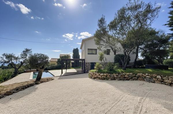 Propriété d’exception avec vue mer - LES ISSAMBRES (83)