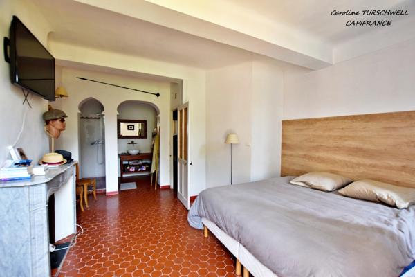 CUERS (83) - IMMEUBLE DE VILLAGE A VISITER SANS TARDER