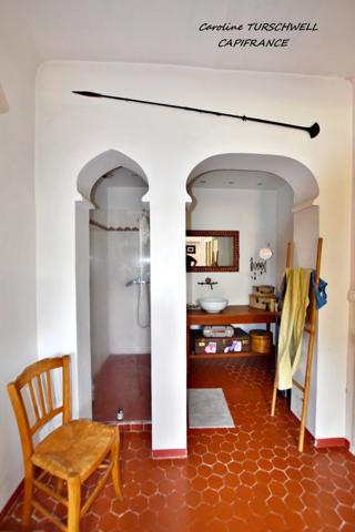 CUERS (83) - IMMEUBLE DE VILLAGE A VISITER SANS TARDER