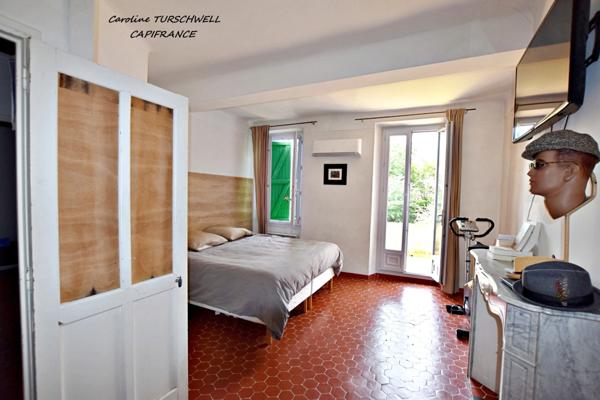 CUERS (83) - IMMEUBLE DE VILLAGE A VISITER SANS TARDER