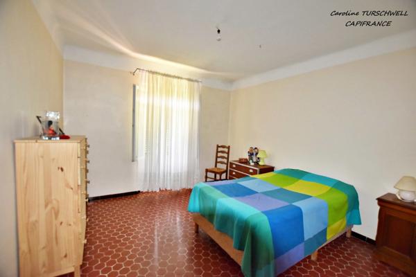 CUERS (83) - IMMEUBLE DE VILLAGE A VISITER SANS TARDER