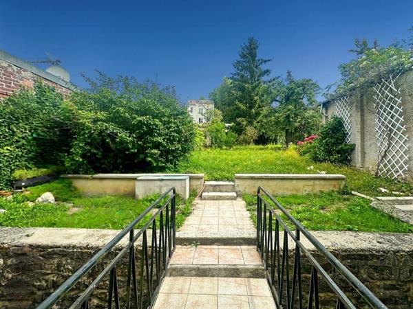 COUP DE COEUR  A CHARLEVILLE MEZIERES  ? Maison de charme + terrain agricole avec garage (option) ? à partir de 151.000