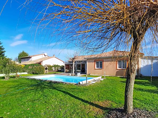 A VENDRE - Maison de plain-pied avec piscine - 3 chambres - SAINT LYS (31470)