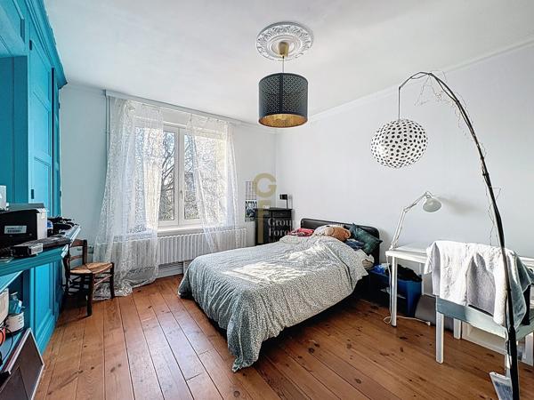 Maison de charme 240 m² – 7 chambres – Jardin Sud-Ouest – Dépendances – Calme et centre