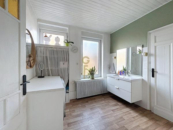 Maison de charme 240 m² – 7 chambres – Jardin Sud-Ouest – Dépendances – Calme et centre