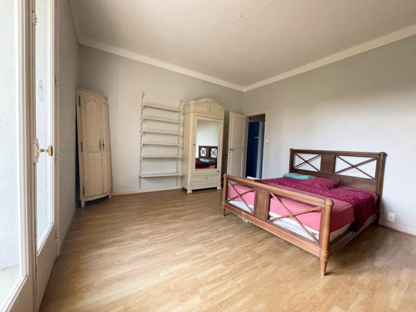 Maison
         6 pièces
        - 210 m² 349 000 € *