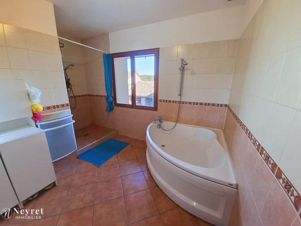 Rare, dans corps de logis du XVI e siècle, Maison de 191,64 m², 4 chambres sur 832 m² clos et arboré