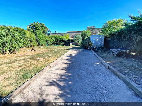 Rare, dans corps de logis du XVI e siècle, Maison de 191,64 m², 4 chambres sur 832 m² clos et arboré