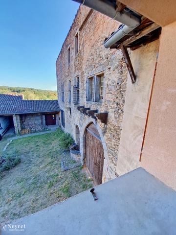 Rare, dans corps de logis du XVI e siècle, Maison de 191,64 m², 4 chambres sur 832 m² clos et arboré