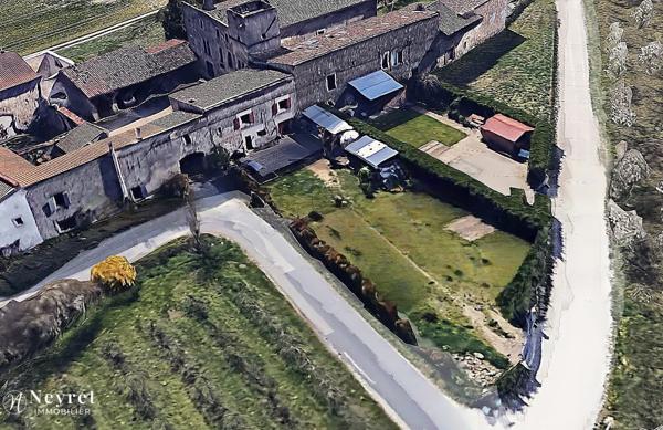 Rare, dans corps de logis du XVI e siècle, Maison de 191,64 m², 4 chambres sur 832 m² clos et arboré