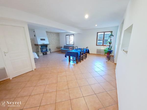 Rare, dans corps de logis du XVI e siècle, Maison de 191,64 m², 4 chambres sur 832 m² clos et arboré