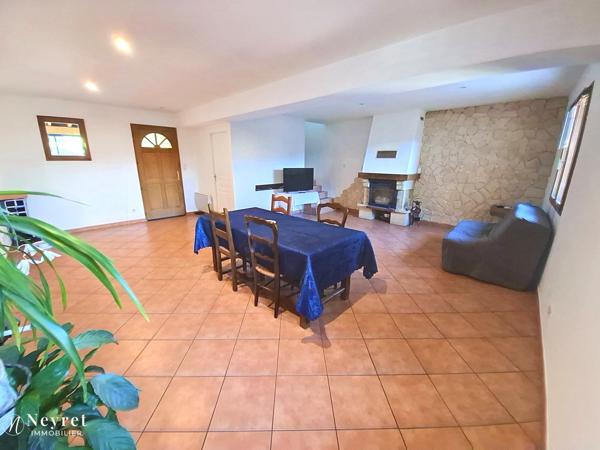 Rare, dans corps de logis du XVI e siècle, Maison de 191,64 m², 4 chambres sur 832 m² clos et arboré