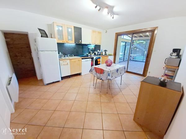 Rare, dans corps de logis du XVI e siècle, Maison de 191,64 m², 4 chambres sur 832 m² clos et arboré