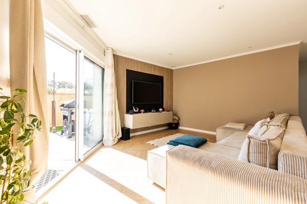 Confort et calme à 2 pas du tram : maison moderne avec jardin