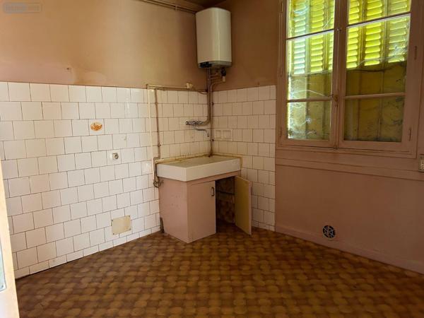 Immeuble à vendre à Condat dans le Cantal (15190), ref : FG/2186