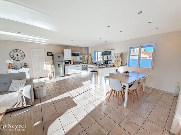 Rare !!! Maison de plain pied de 130 m² sur 1500 m² de terrain, 5 chambres
