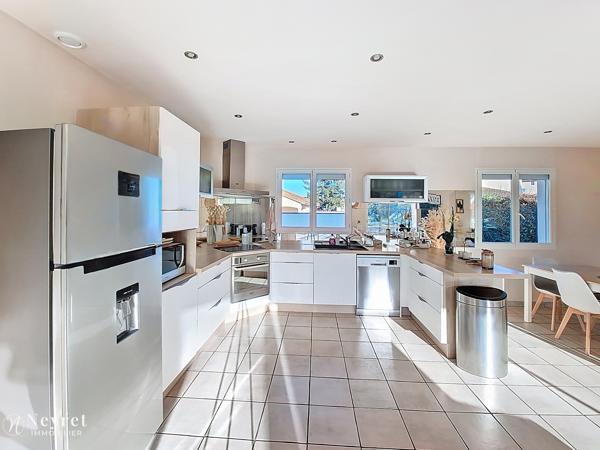 Rare !!! Maison de plain pied de 130 m² sur 1500 m² de terrain, 5 chambres