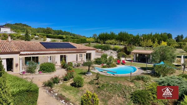 Grande maison tout confort avec pool house et piscine. Dausse (47140)