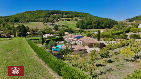 Grande maison tout confort avec pool house et piscine. Dausse (47140)