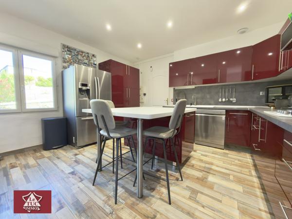 Grande maison tout confort avec pool house et piscine. Dausse (47140)