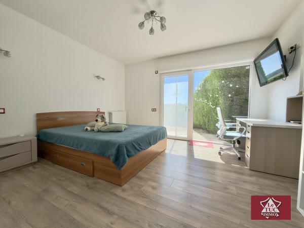 Grande maison tout confort avec pool house et piscine. Dausse (47140)