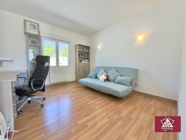 Grande maison tout confort avec pool house et piscine. Dausse (47140)