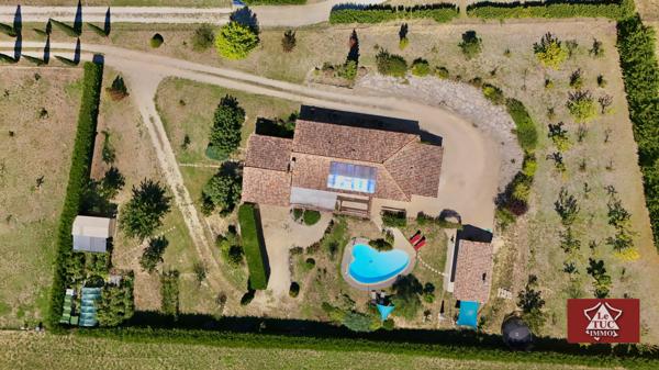 Grande maison tout confort avec pool house et piscine. Dausse (47140)
