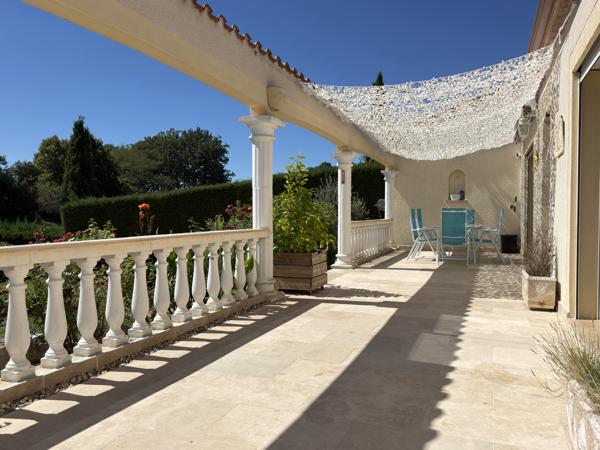 Grande maison tout confort avec pool house et piscine. Dausse (47140)