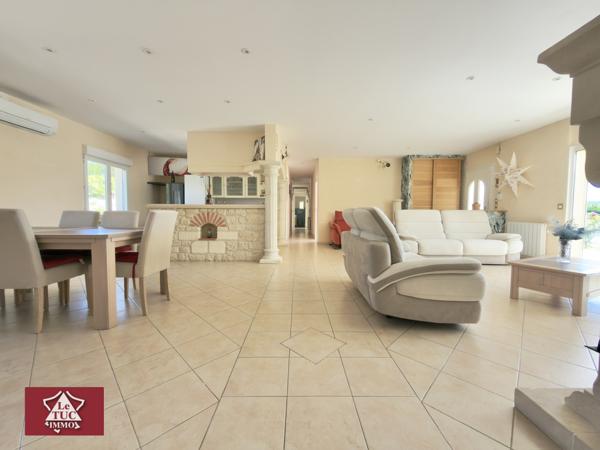 Grande maison tout confort avec pool house et piscine. Dausse (47140)