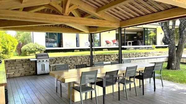 -VILLARS- Propriété contemporaine d’exception avec vue dans le Luberon