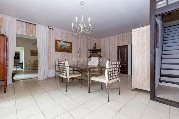 Vente Maison 15 pièces 460 m2 à Morestel