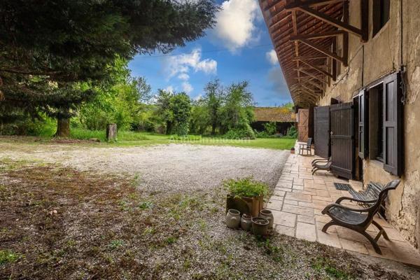 Vente Maison 15 pièces 460 m2 à Morestel