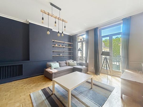 Exclusivité NESTENN : VASTE APPARTEMENT DE CARACTÈRE DE 114 M² EN PLEIN CENTRE-VILLE