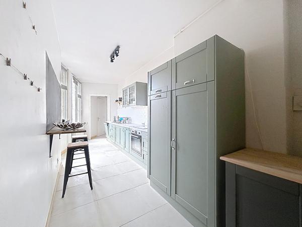Exclusivité NESTENN : VASTE APPARTEMENT DE CARACTÈRE DE 114 M² EN PLEIN CENTRE-VILLE