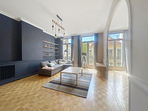 Exclusivité NESTENN : VASTE APPARTEMENT DE CARACTÈRE DE 114 M² EN PLEIN CENTRE-VILLE