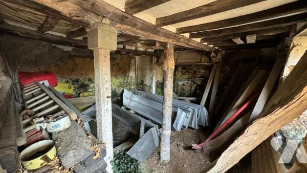 Ancienne maison d'habitation à rénover. 