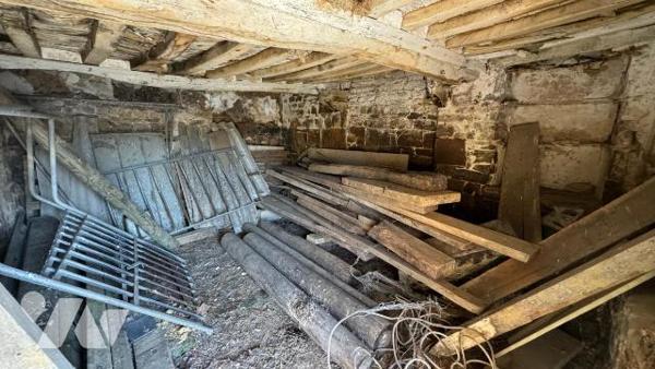 Ancienne maison d'habitation à rénover. 